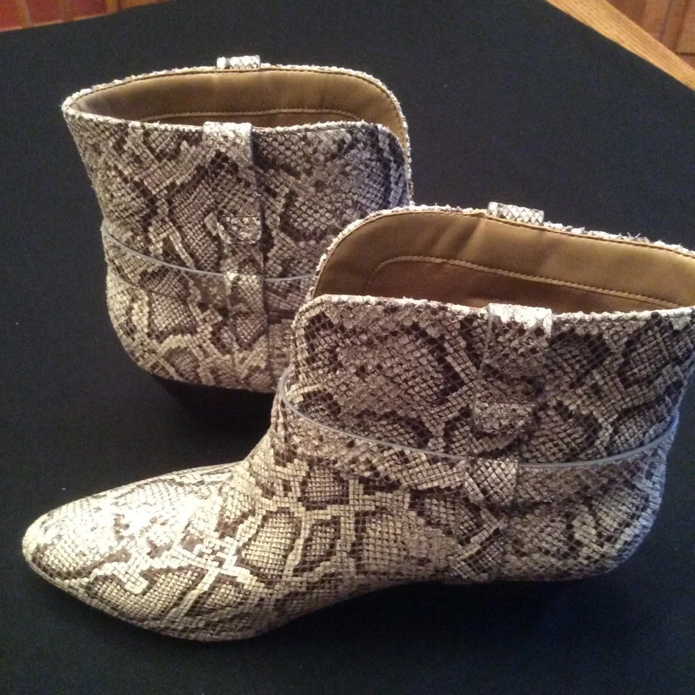 AEROSOLES nwot martha